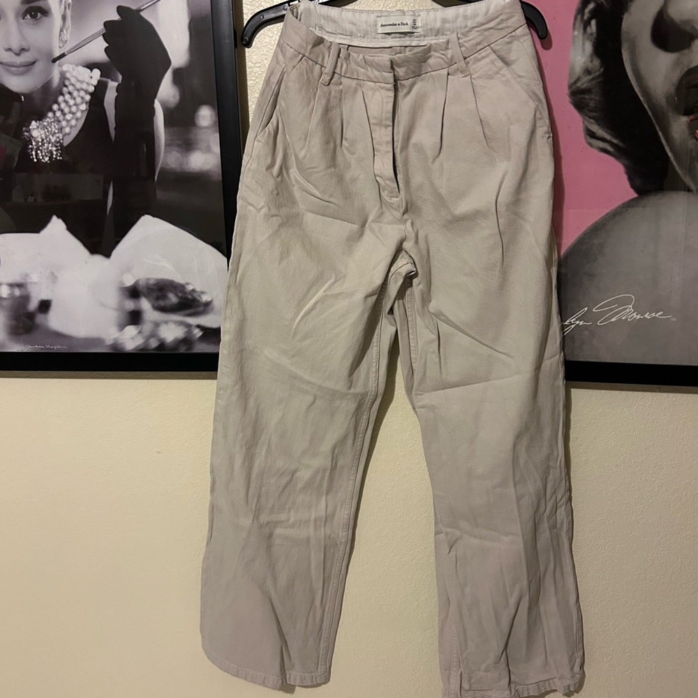 Abercrombie & Fitch Women's Light Beige Chinos